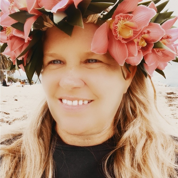 Meet your Posher, Candi - Picture 4 of 5